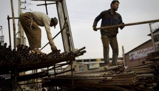 کارگران ایرانی در حال مهاجرت به عراق‌ جنگ‌زده هستند!