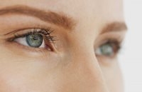 آیا استفاده از لنز تماسی بی خطر است؟