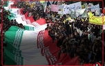 گستراندن پرچم کشورمان توسط مردم در راهپیمایی 22 بهمن