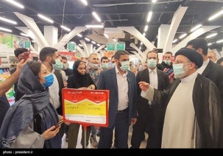 حضور رئیس جمهور در مراکز توزیع و فروش کالاهای اساسی در تهران