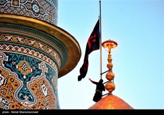 تعویض پرچم حرم حضرت عبدالعظیم حسنی(ع)همزمان با شب اول محرم