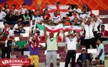 تشویق بازیکنان تیم ملی ایران توسط تماشاگران پس از پایان بازی