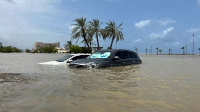 ببینید | بارش باران و سیل وحشتانک در عربستان